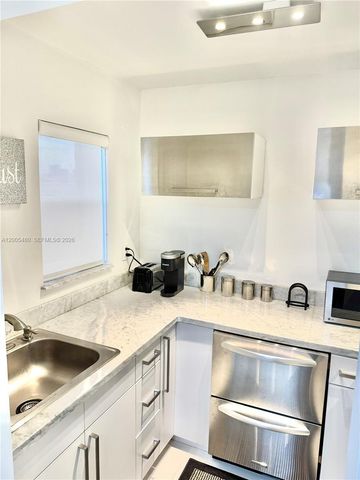 240 Collins Ave 4G, Miami Beach, FL 33139