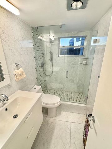 240 Collins Ave 4G, Miami Beach, FL 33139