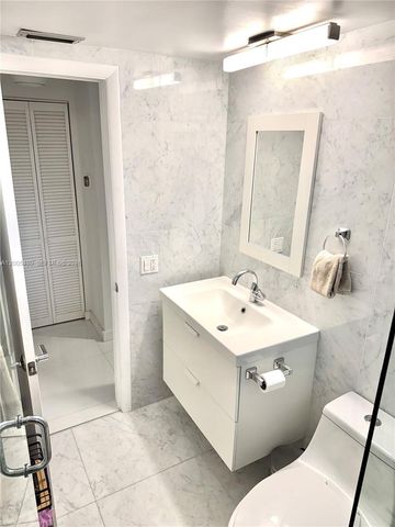 240 Collins Ave 4G, Miami Beach, FL 33139