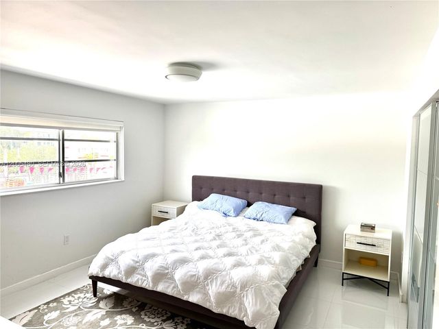 240 Collins Ave 4G, Miami Beach, FL 33139