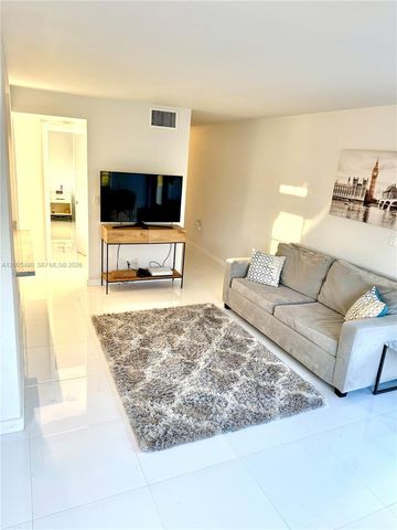 240 Collins Ave 4G, Miami Beach, FL 33139