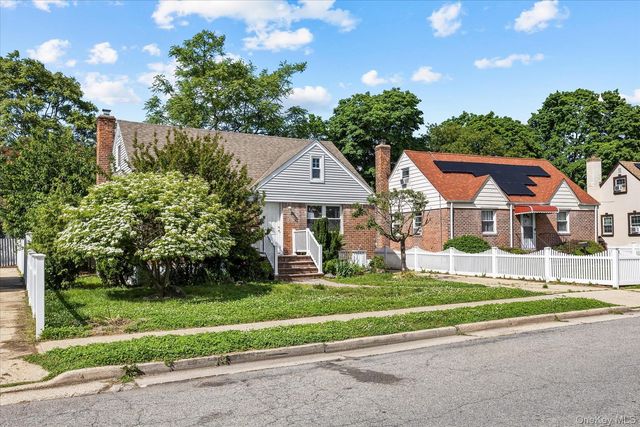 27 Circle Drive, Hempstead, NY 11550