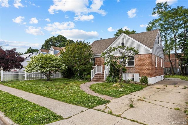 27 Circle Drive, Hempstead, NY 11550