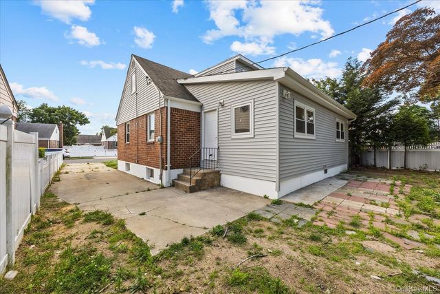 27 Circle Drive, Hempstead, NY 11550