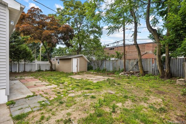 27 Circle Drive, Hempstead, NY 11550