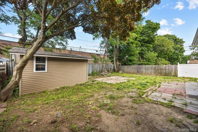 27 Circle Drive, Hempstead, NY 11550