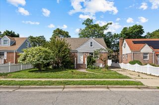 27 Circle Drive, Hempstead, NY 11550