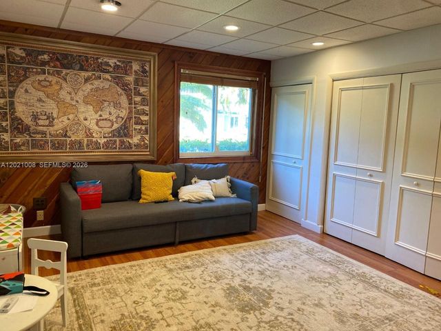 8100 SW 142nd Te, Palmetto Bay, FL 33158