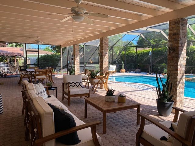 8100 SW 142nd Te, Palmetto Bay, FL 33158