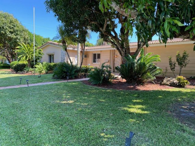 8100 SW 142nd Te, Palmetto Bay, FL 33158