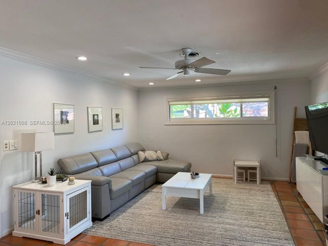 8100 SW 142nd Te, Palmetto Bay, FL 33158