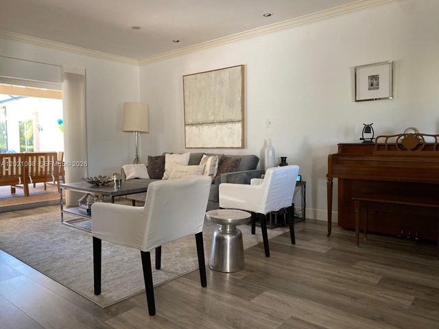 8100 SW 142nd Te, Palmetto Bay, FL 33158
