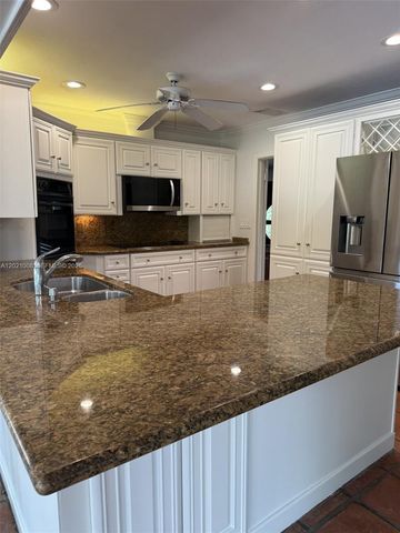 8100 SW 142nd Te, Palmetto Bay, FL 33158