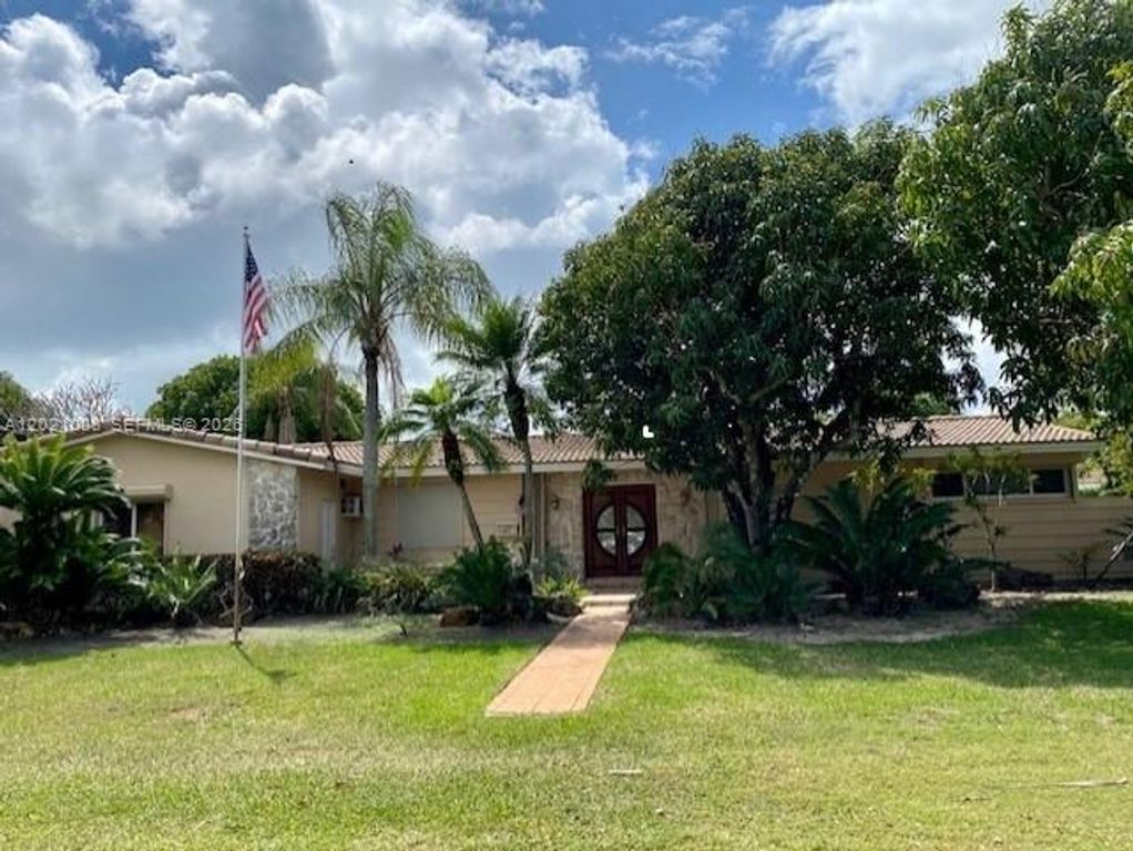8100 SW 142nd Te, Palmetto Bay, FL 33158