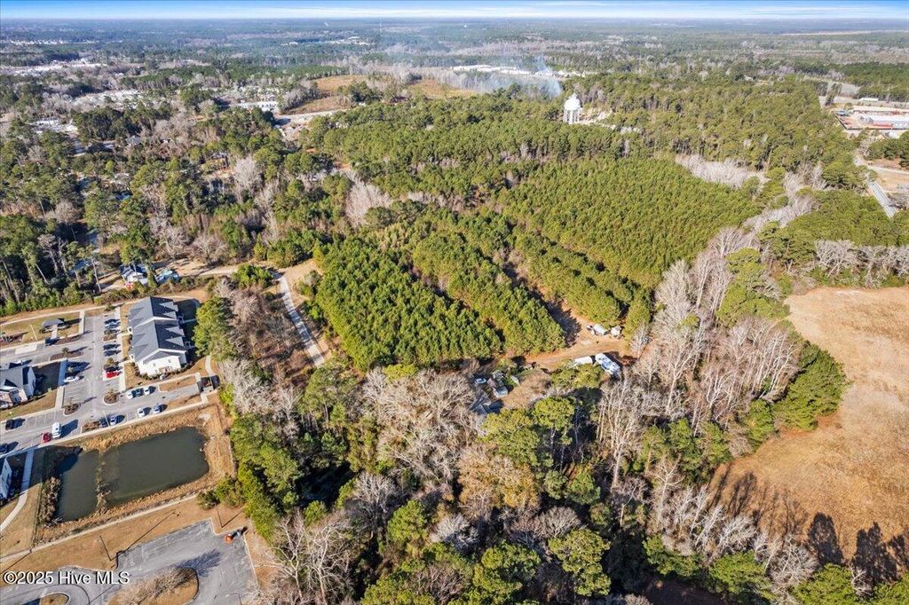 Image 12 of property listing at 4700 Shallotte Avenue, Shallotte, NC 28470