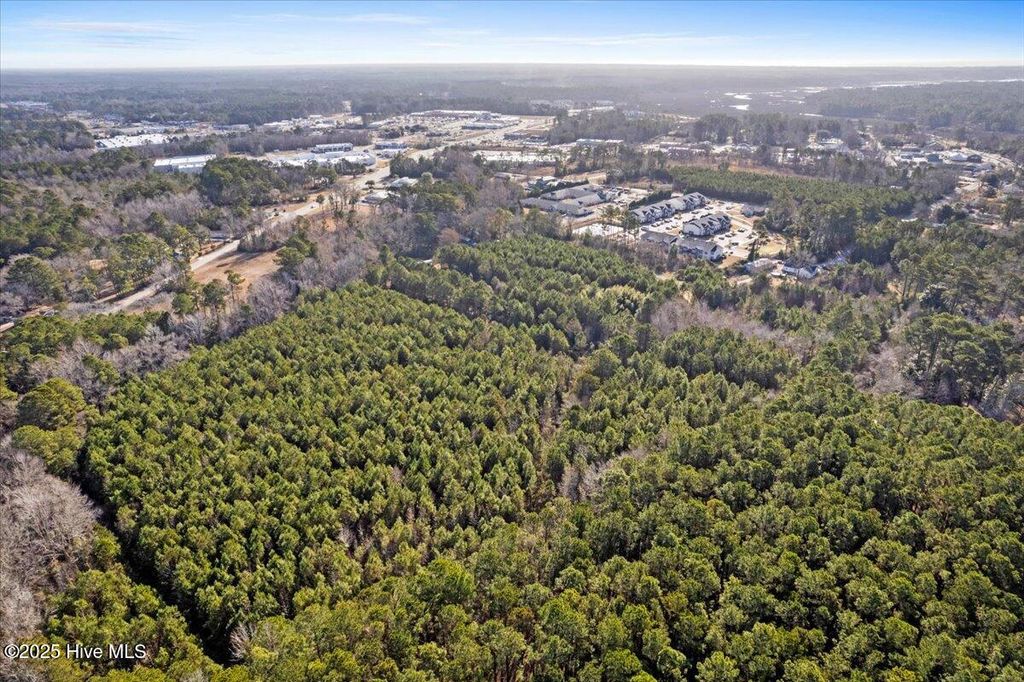 Image 17 of property listing at 4700 Shallotte Avenue, Shallotte, NC 28470