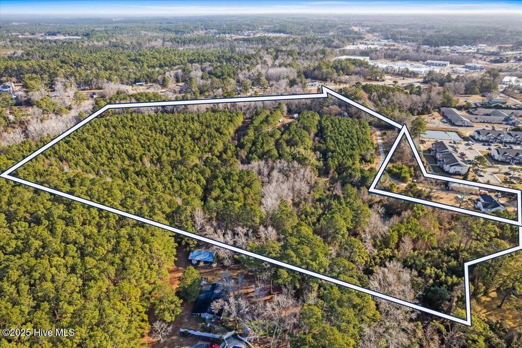 Image 4 of property listing at 4700 Shallotte Avenue, Shallotte, NC 28470