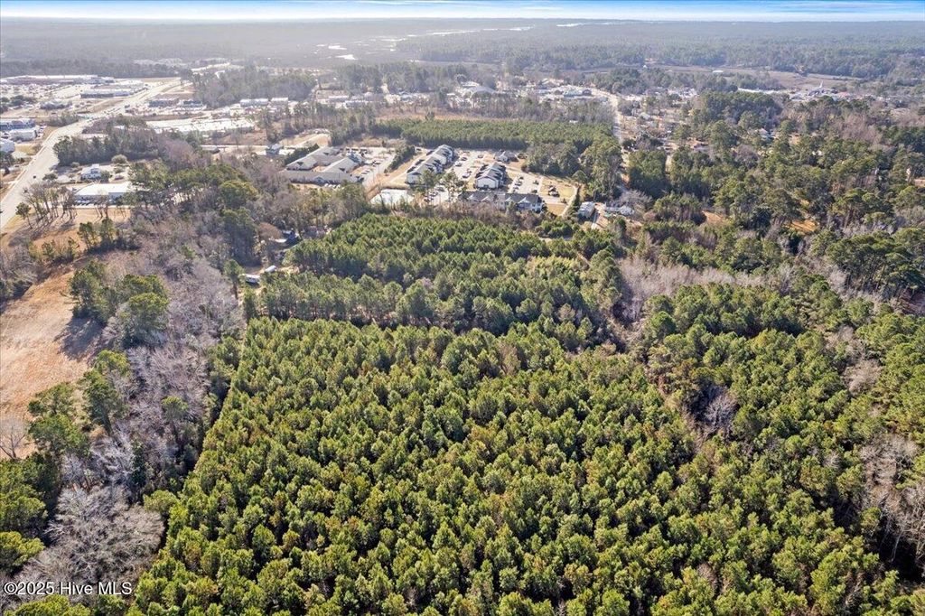 Image 8 of property listing at 4700 Shallotte Avenue, Shallotte, NC 28470