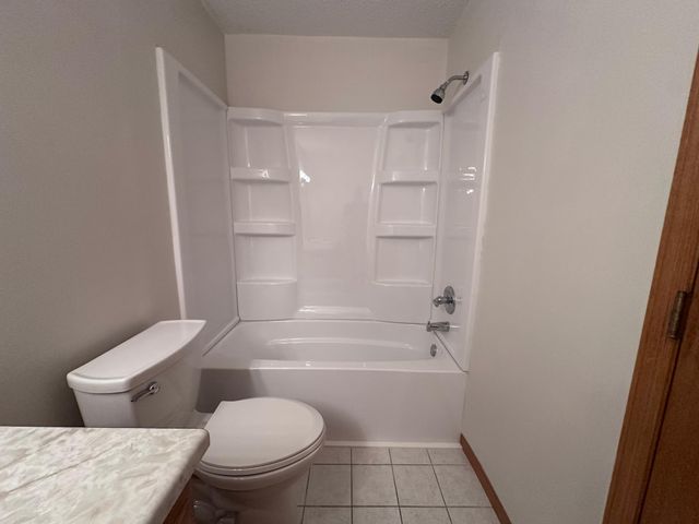 516 Roundhouse Street, Shakopee, MN 55379