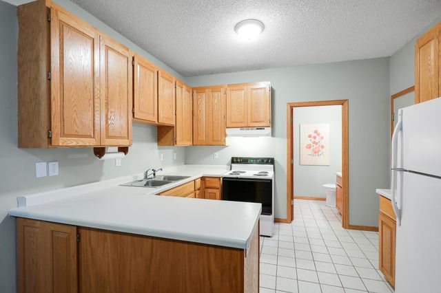 516 Roundhouse Street, Shakopee, MN 55379