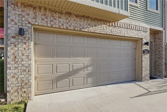 2810 W Auburn Drive, Fayetteville, AR 72704