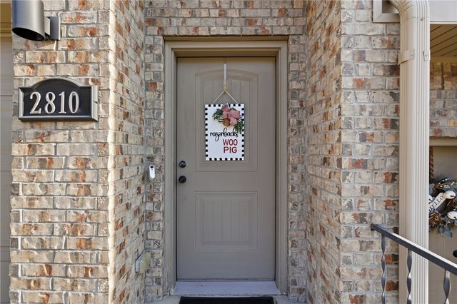 2810 W Auburn Drive, Fayetteville, AR 72704