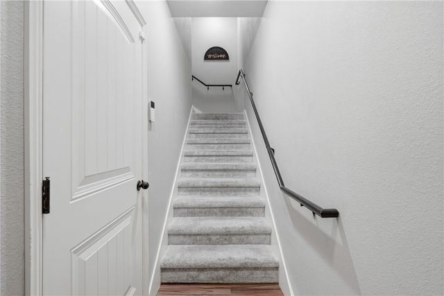 2810 W Auburn Drive, Fayetteville, AR 72704