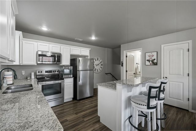 2810 W Auburn Drive, Fayetteville, AR 72704