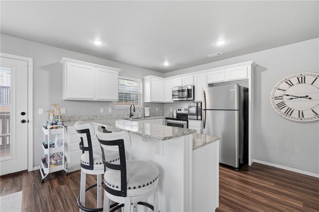 2810 W Auburn Drive, Fayetteville, AR 72704