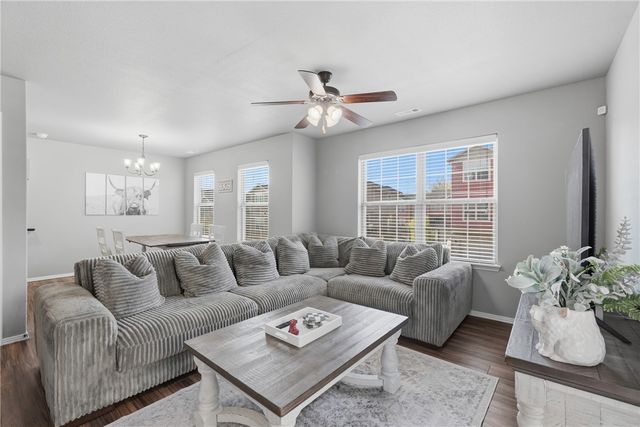 2810 W Auburn Drive, Fayetteville, AR 72704