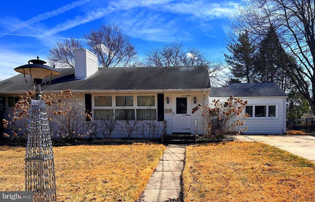 126 VILLANOVA DR, Lawrence, NJ 08648