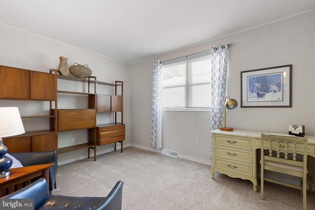 1302 BARKSDALE RD, Newark, DE 19711