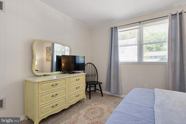 1302 BARKSDALE RD, Newark, DE 19711