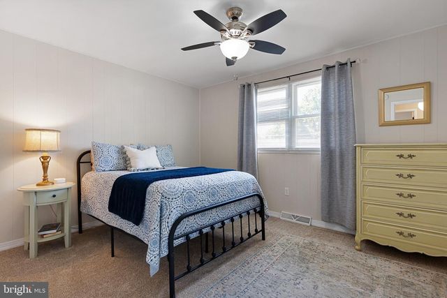 1302 BARKSDALE RD, Newark, DE 19711
