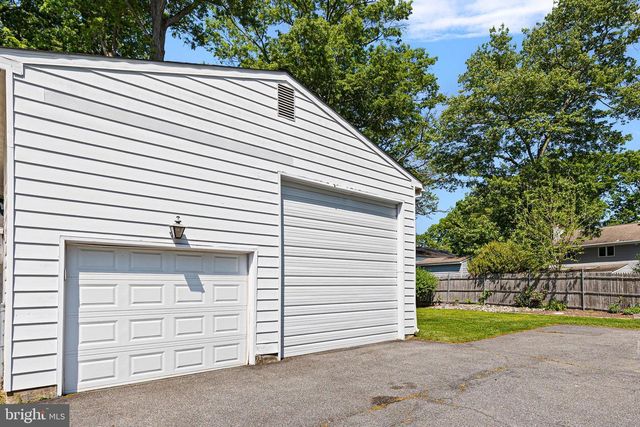 1302 BARKSDALE RD, Newark, DE 19711