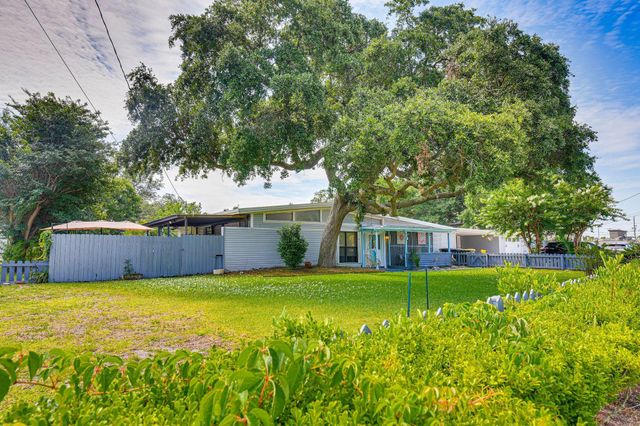 111 SW CEDAR Avenue, Fort Walton Beach, FL 32548
