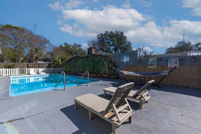 111 SW CEDAR Avenue, Fort Walton Beach, FL 32548