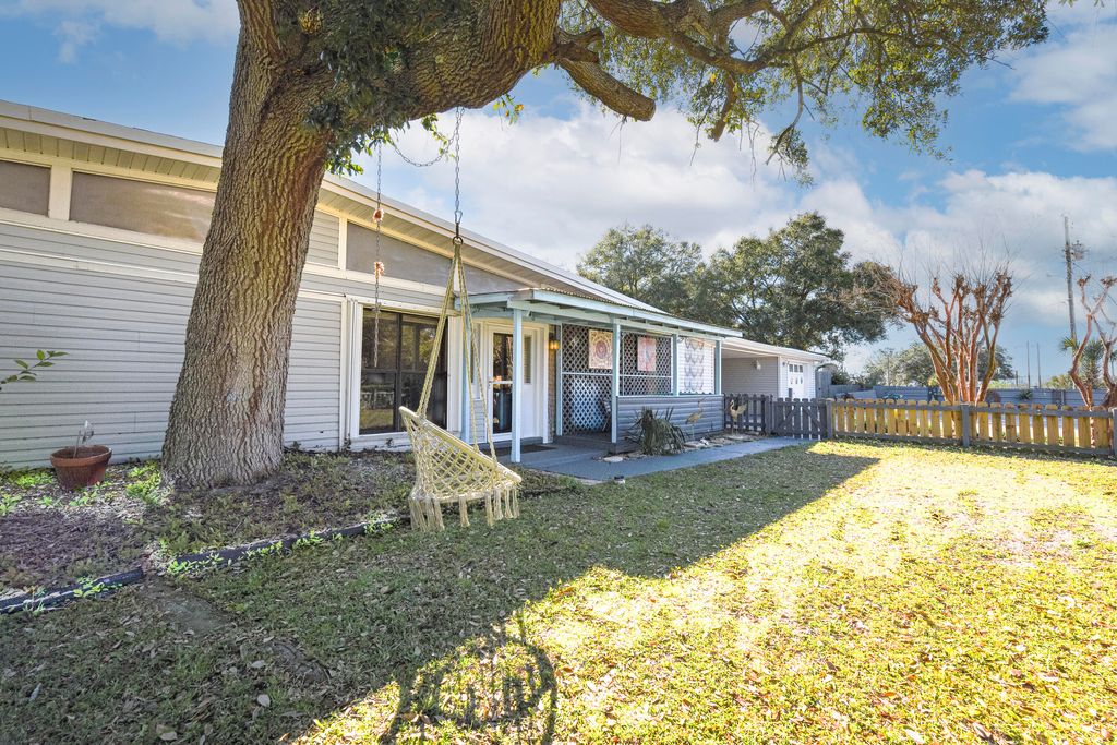 111 SW CEDAR Avenue, Fort Walton Beach, FL 32548