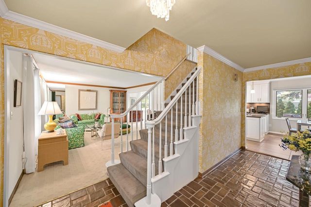 9490 N Waverly DRIVE, Bayside, WI 53217