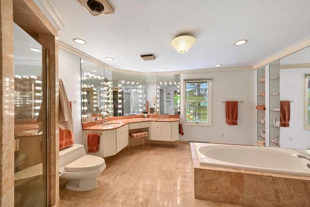9490 N Waverly DRIVE, Bayside, WI 53217