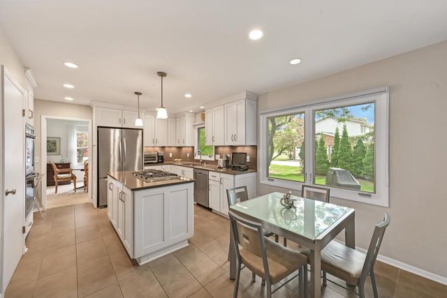 9490 N Waverly DRIVE, Bayside, WI 53217