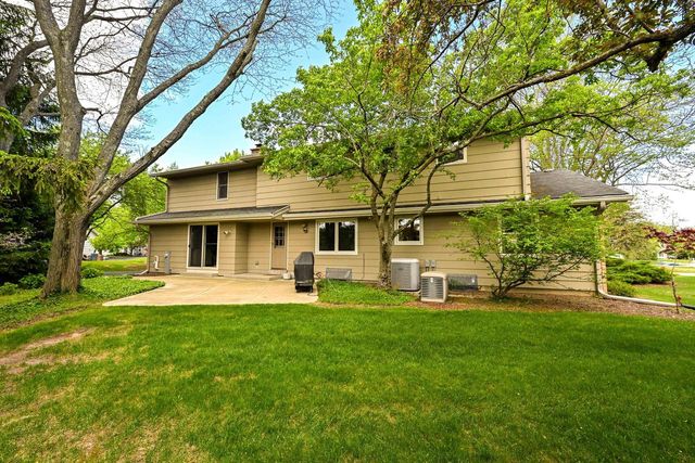 9490 N Waverly DRIVE, Bayside, WI 53217