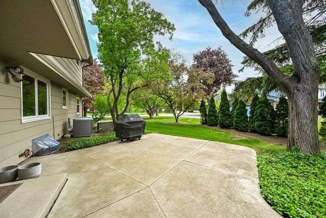 9490 N Waverly DRIVE, Bayside, WI 53217