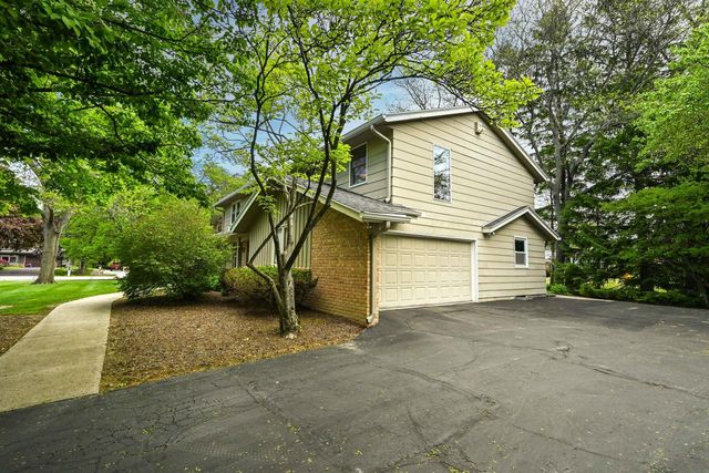 9490 N Waverly DRIVE, Bayside, WI 53217