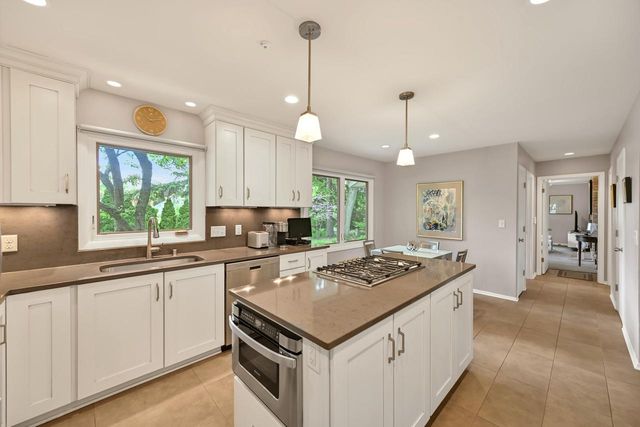 9490 N Waverly DRIVE, Bayside, WI 53217