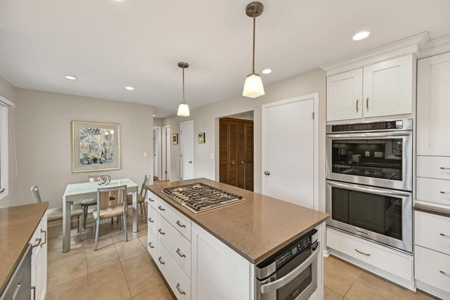 9490 N Waverly DRIVE, Bayside, WI 53217