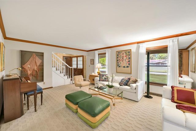 9490 N Waverly DRIVE, Bayside, WI 53217