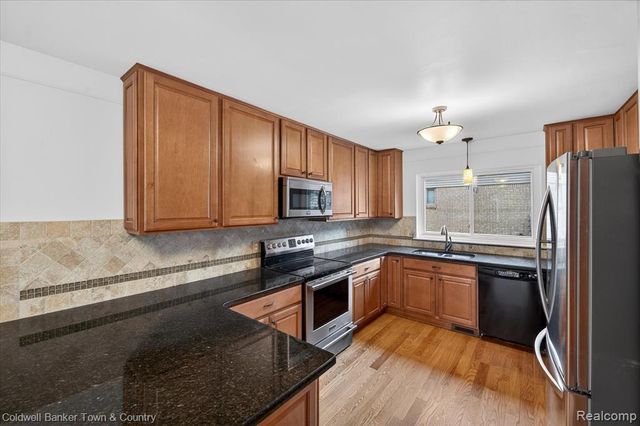 8895 Knolson Avenue, Livonia, MI 48150