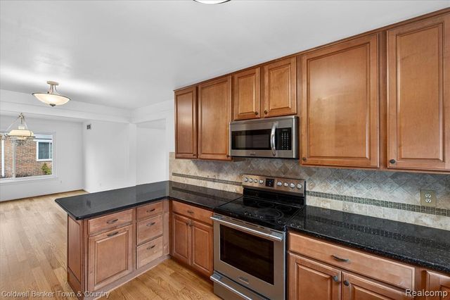 8895 Knolson Avenue, Livonia, MI 48150