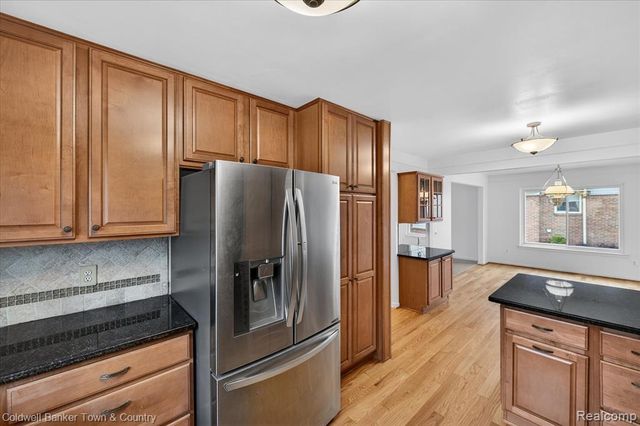 8895 Knolson Avenue, Livonia, MI 48150